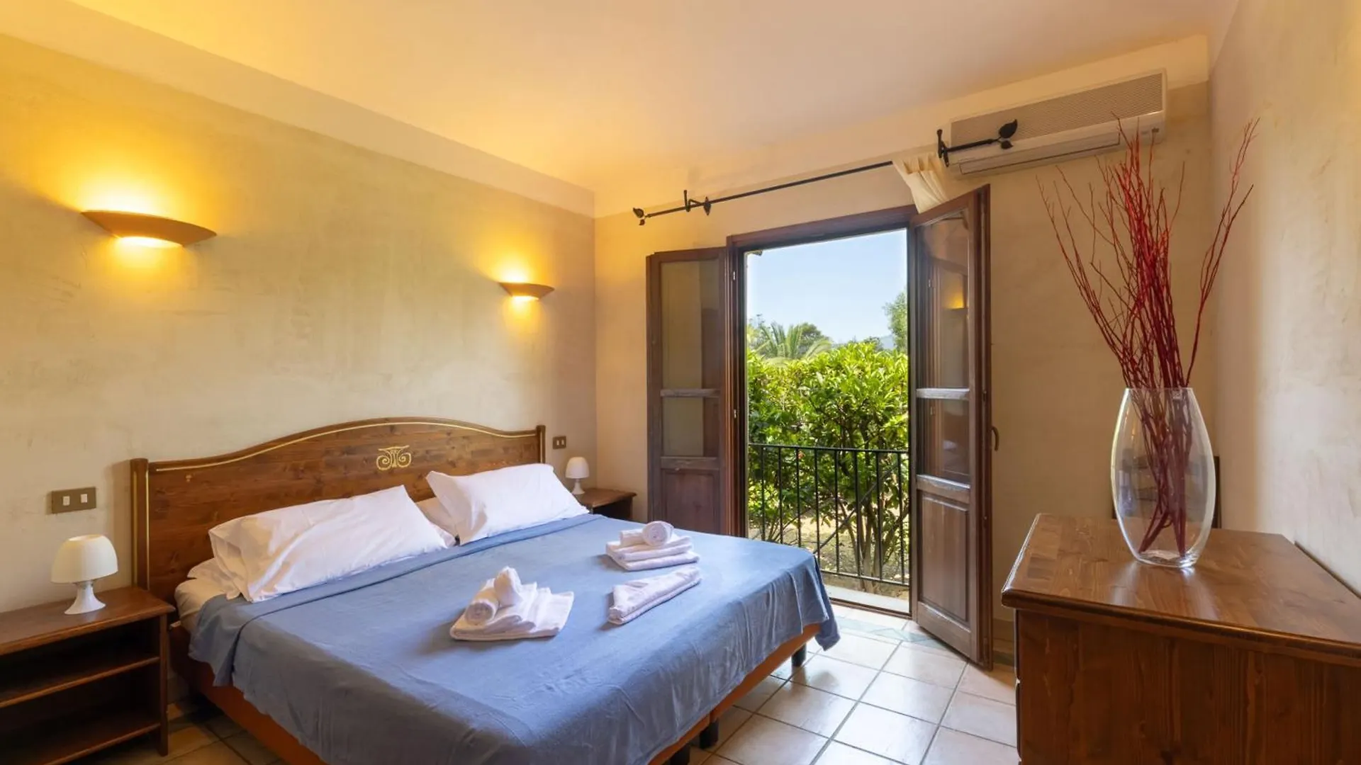 Apartmanhotel Isa-Residence With Swimming-Pool In Santa Margherita Di Pula, Apartments With Air Conditioning And Private Outdoor Space At Only 250 M From The Beach Olaszország